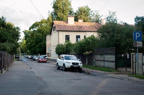 Teika No 2 Apartment-Retro on Brivibas street-free Parking