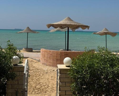 إطلالة مباشرة على البحر شاليه فندقي مكيف بحديقة خاصة راس سدر, Ras Sedr (foto 10)