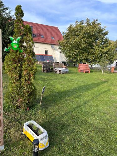 สวน, Ruhiges Wohlfühlzimmer auf dem Pferdehof Gut Greppin - mit Kochnische, WLAN & kostenlosem Parken (Ruhiges Wohlfuhlzimmer auf dem Pferdehof Gut Greppin - mit Kochnische, WLAN & kostenlosem Parken) in บีทเทอร์เฟล์ด-โวลเฟน