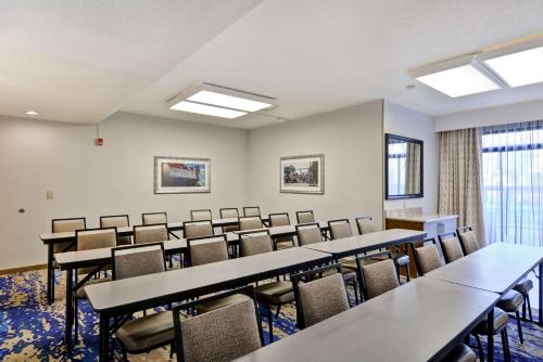 Hampton Inn Memphis Poplar - image 8