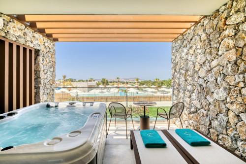 Suite, baignoire hydromassage