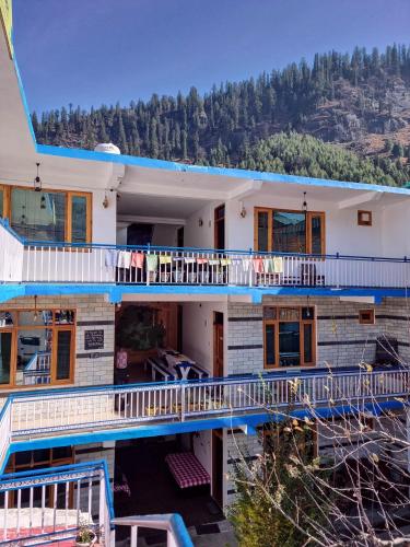 The Bunker Burwa Manali photo 3
