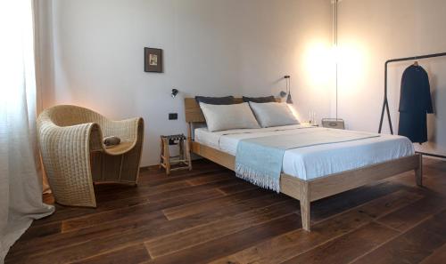 1 queen bed, 1 sofa bed