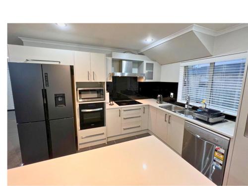 Bright&Cozy Room attached private bathroom - On street parking only in مونت ويلنجتون