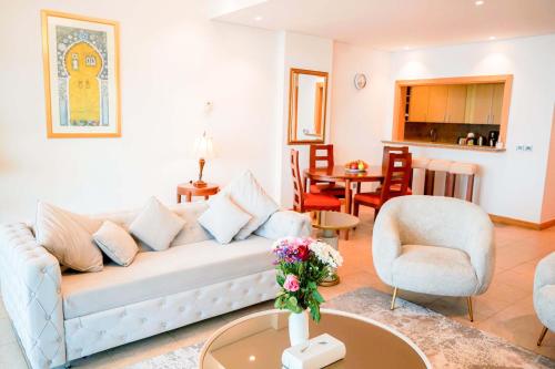 Royal Club - image 2