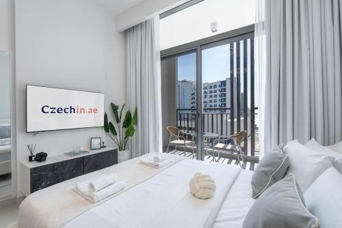 TOP Location and Work and Chill near Miracle Garden, Dubai