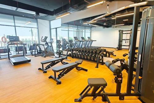 TOP Location and Work and Chill near Miracle Garden, Dubaï (photo 3)