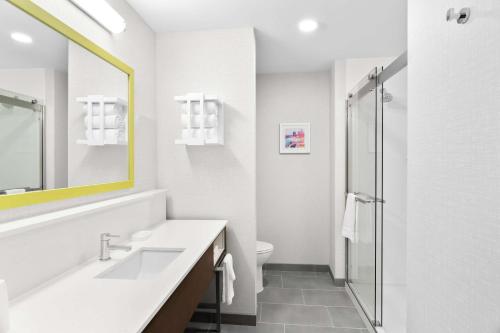 King Studio with Wet Bar image 1