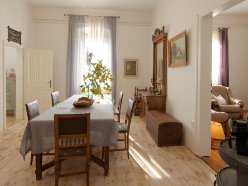 Seadmed, The old Village Villa At 2 Geese with Pool in Pisece