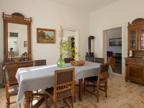 Seadmed, The old Village Villa At 2 Geese with Pool in Pisece