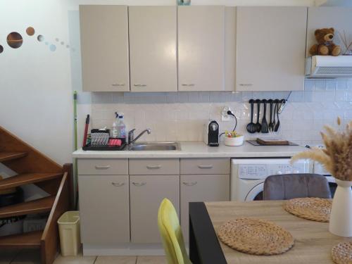 One-Bedroom Apartment image 8