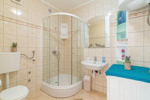 Five-Bedroom Holiday Home image 3