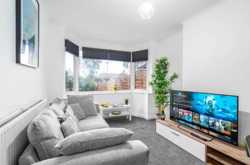 4 Bedroom House - Accommodates 7 - Garden - Parking - Netflix - Wifi - 559T gîte à louer Erdington