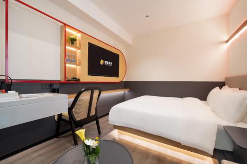 Economy Double Room image 4
