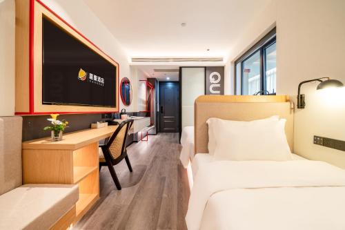 Economy Twin Room image 2