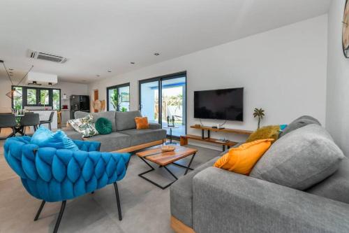 Casa Graziano Luxury 5BR Family Villa Pool Whirlpool & Tropical Garden - image 3