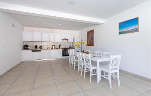 Konyha, Amazing Home In Kula Norinska With Wifi in Metkovic