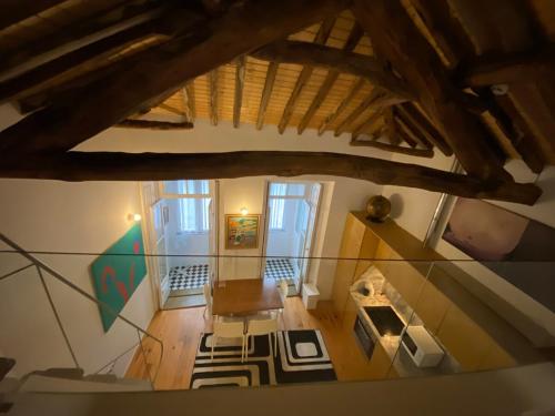 Aliados Historic Downtown Apartments by LuxiStay 4