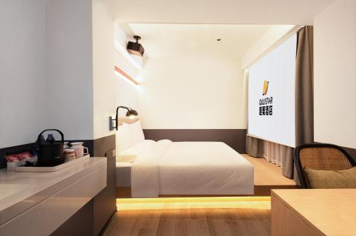 Double Room image 9