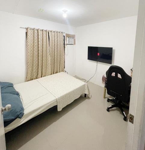 1 queen bed, 2 twin beds