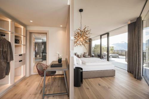 Schenna Resort Room Type - Suite with Mountain View