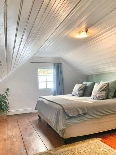 The Town House - Lower Knysna Central