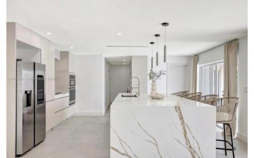 Waterfront Villa with 3 bedroom private suites in Fort Lauderdale, USA