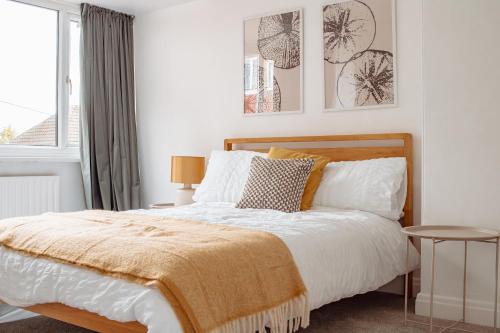 Modern Bright Spacious Home, York