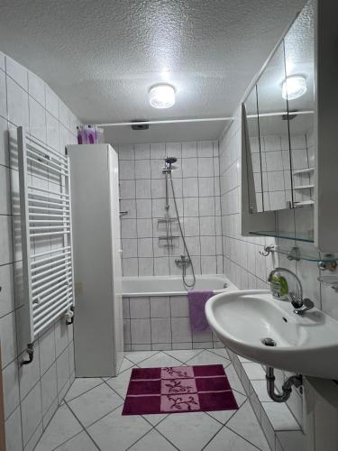 Cozy Apartment with Excellent Transport Links to Old Town, Main Station and Trade Fair, Düsseldorf (Foto 11)