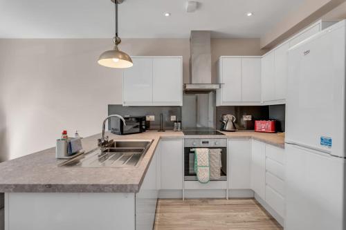 Konyha, 2-Bed on Dereham Road with Balcony Flat B in Mancroft