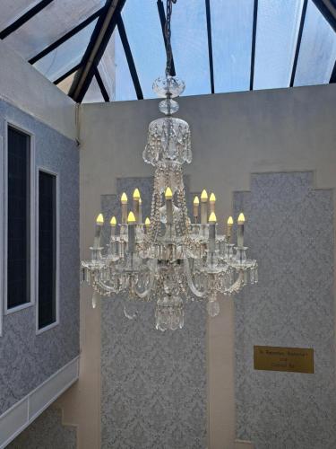 Scarisbrick Hotel - image 2