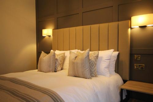 The Coach and Horses - image 3