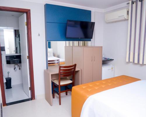 Deluxe Suite with Spa Bath image 10