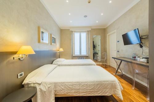 Twin Room image 3