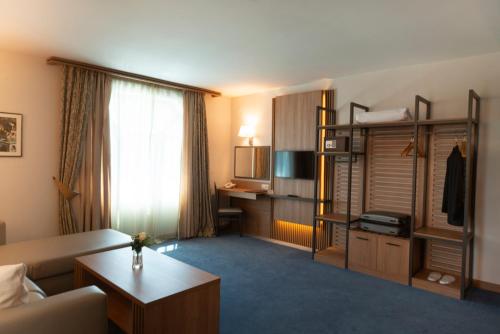 Legends Hotel - image 14