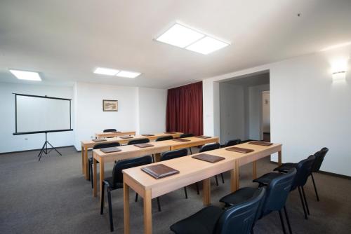 Legends Hotel - image 12