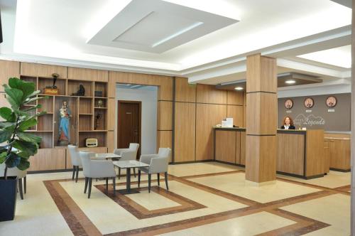 Legends Hotel - image 2