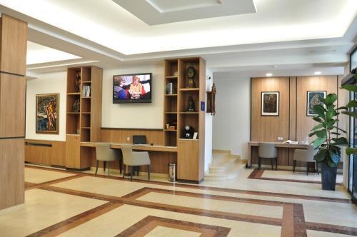 Legends Hotel - image 4