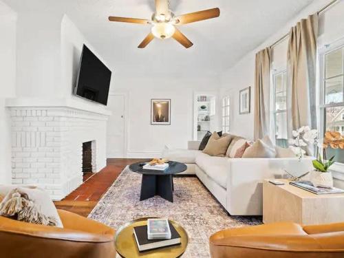Classic Meets Contemporary I Minutes to Cle Clinic in Cleveland Heights, USA