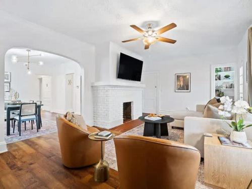 Classic Meets Contemporary I Minutes to Cle Clinic in Cleveland Heights, USA
