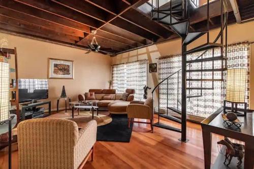 Spacious Family Getaway - Near Cleveland Clinic in Cleveland, USA