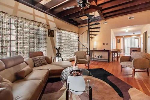Spacious Family Getaway - Near Cleveland Clinic, Cleveland (photo 4)