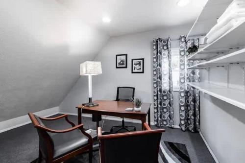 Spacious Family Getaway - Near Cleveland Clinic, Cleveland (photo 10)