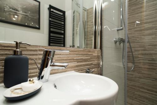 One-Bedroom Apartment (3 Adults) image 9