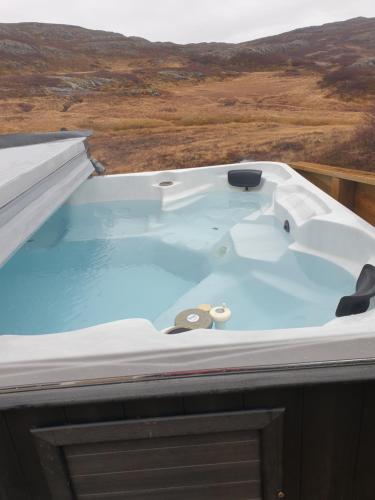 Pezsgőfürdő, Hvammur 10 with private hot tub in Holmavik