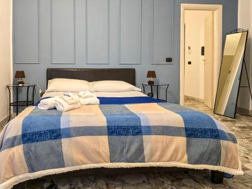 Rooms - Mario's Central Home, Naples (photo 9)