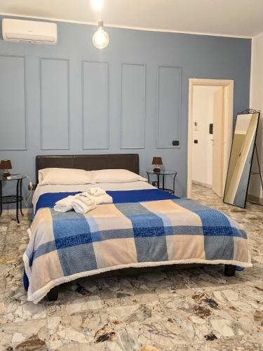 Rooms - Mario's Central Home, Naples (photo 10)