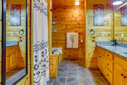 Ellijay Cabin Rental with Hot Tub and Resort Amenities in Ellijay, USA
