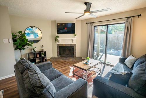 . Lake Park Paradise 2-Story Condo