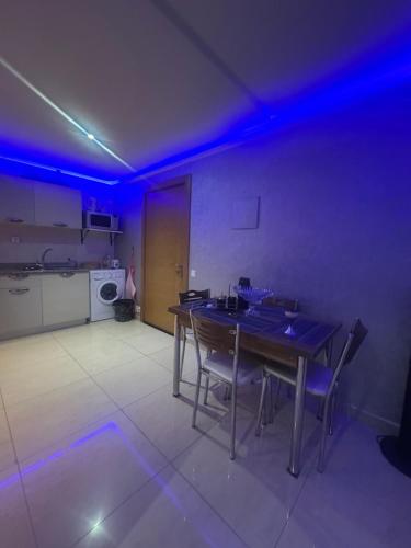 Luxueuse studio à louer (Luxueuse studio a louer) in 부아르가니